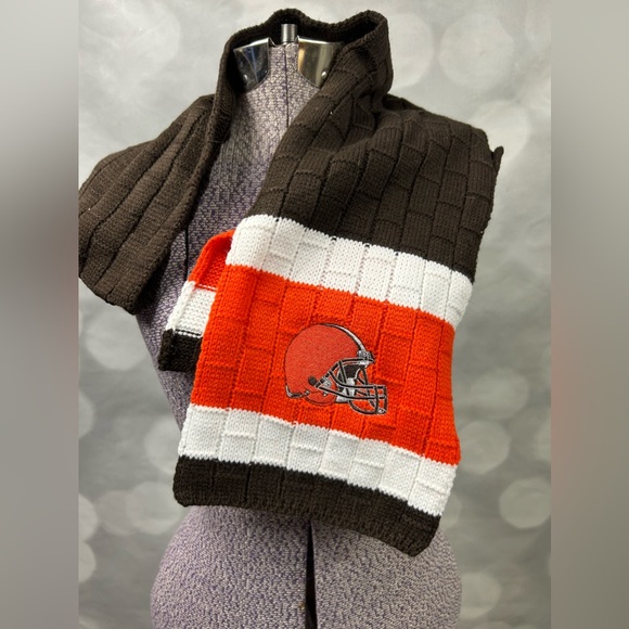 Little Earth Accessories - Cleveland Browns Football scarf with embroidered logo